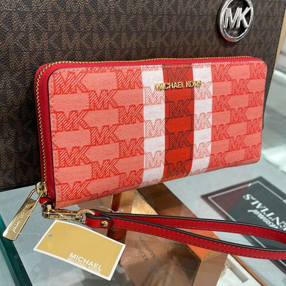 MICHAEL KORS Leather Continental Phone Holder Wristlet Wallet
Dark Sungria
NWT - Picture 2 of 16